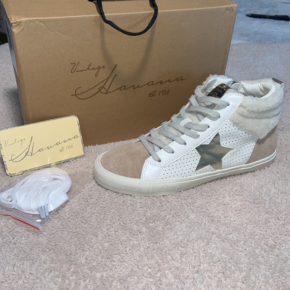 NEW! “Lana” Leather w/ Sherpa High-Top Size 8 👟